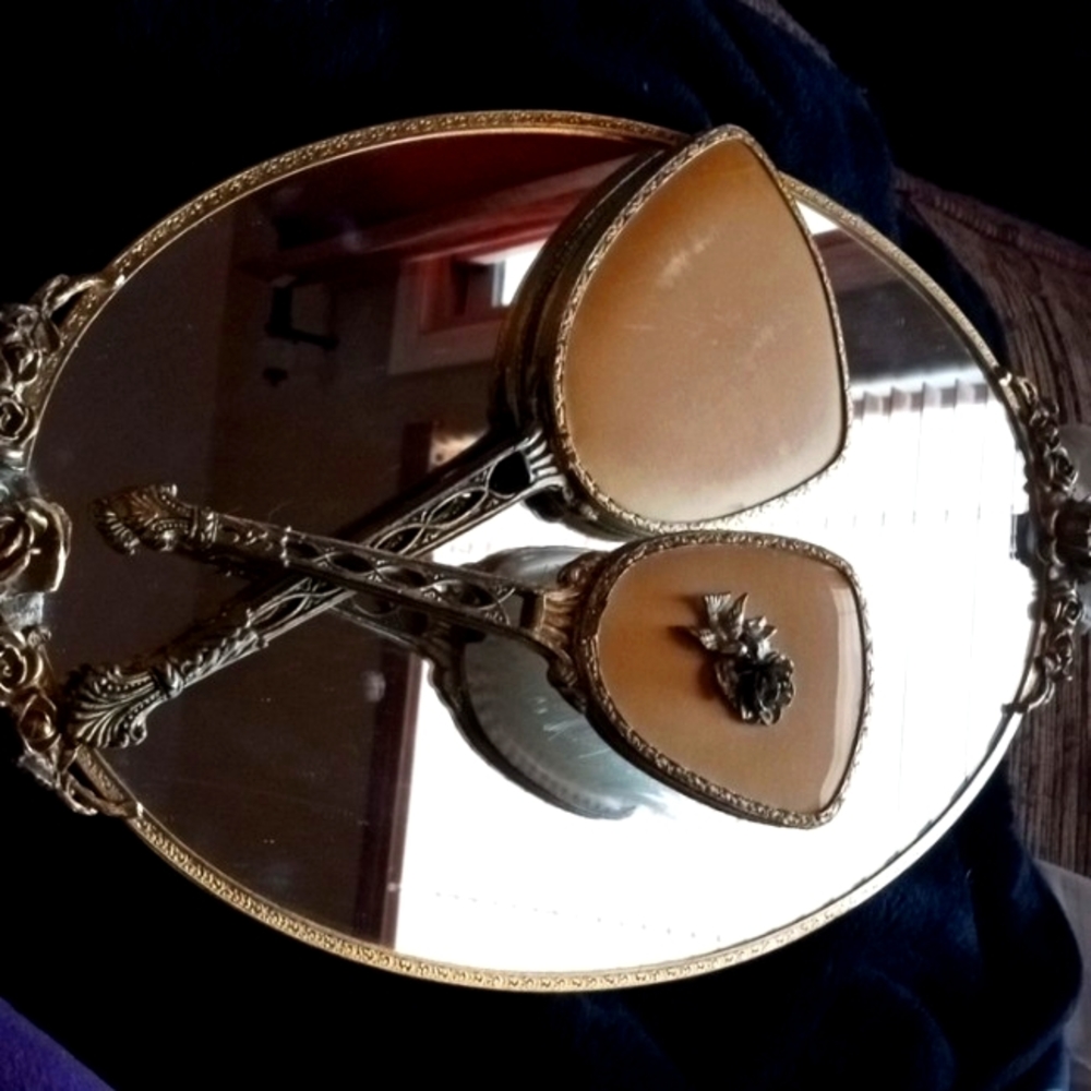 Vintage Hollywood Regency Gold Tone W/Flower vanity set. 3pc